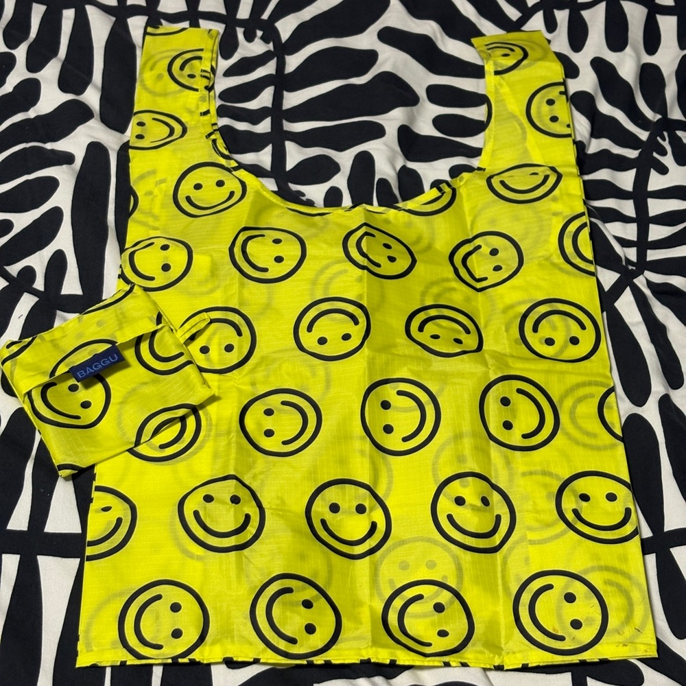 BAGGU Yellow Smiley Face Reusable Bag
Used in great condition.